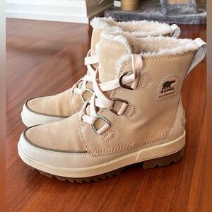 SOREL Women’s Tivoli IV Winter Boots (Beige)